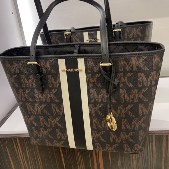 Michael Kors Jet Set Travel Medium Carryall Tote - Picture 13 of 16